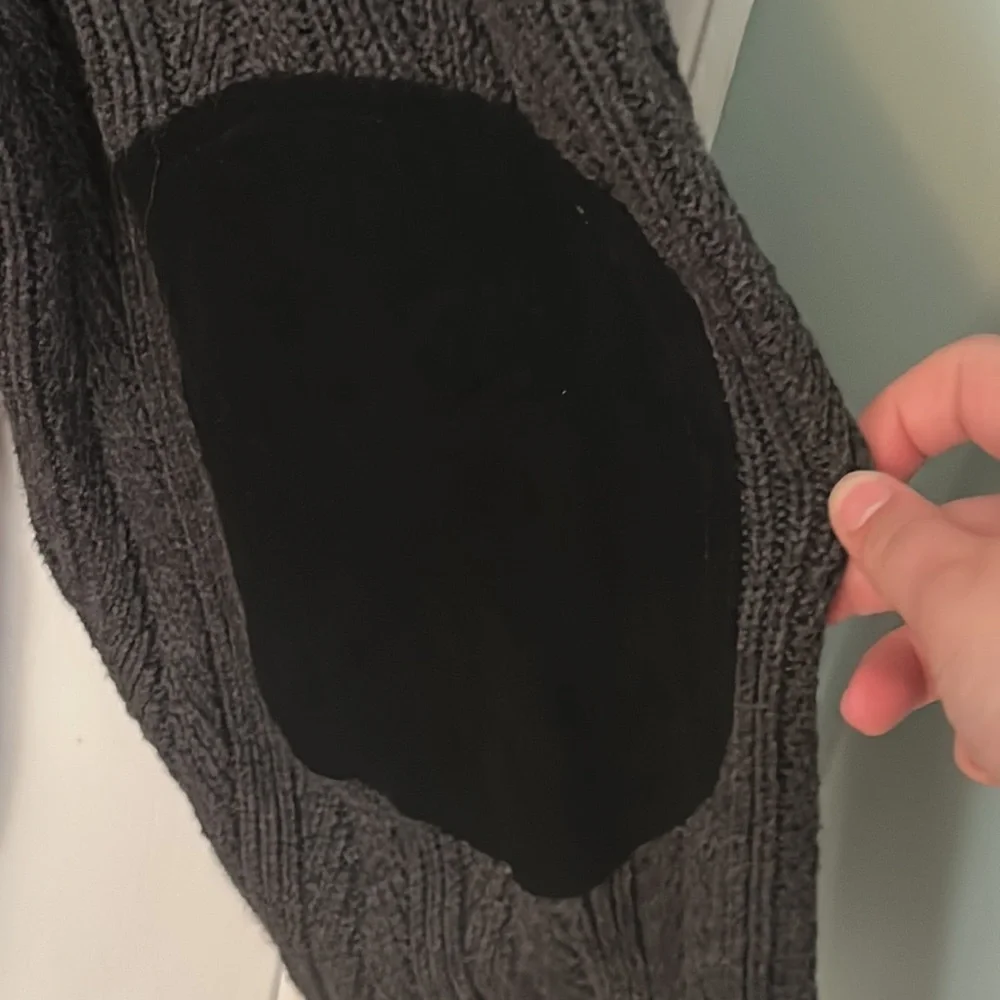 Men’s long sleeve sweater
